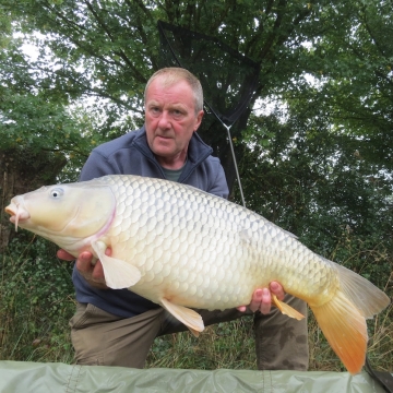 Carp (25lbs 12oz ) caught by Paul Cooper at  France.