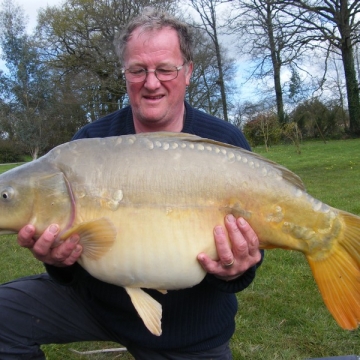 Carp (30lbs 8oz ) caught by Phil Palmer at  France.