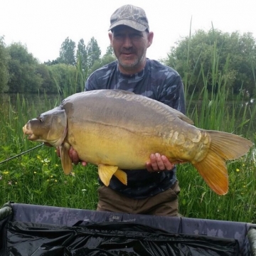 Carp (30lbs 0oz ) caught by Dean Johnson at  France.