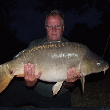 Carp (31lbs 4oz ) caught by Phil Palmer at  France.