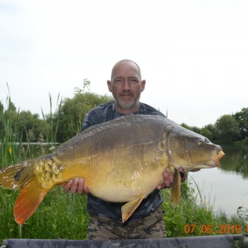 Carp (31lbs 0oz ) caught by Dean Johnson at  France.