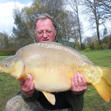 Carp (32lbs 10oz ) caught by Phil Palmer at  France.