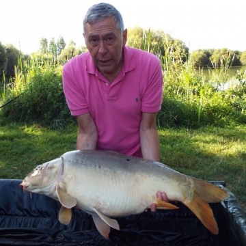 Carp (32lbs 3oz ) caught by Ian Jeive at  France.