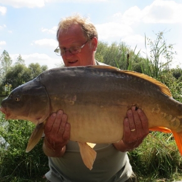 Carp (32lbs 4oz ) caught by Phil Palmer at  France.