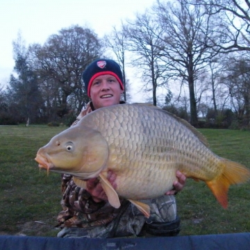 Carp (33lbs 3oz ) caught by Darren Palmer at  France.