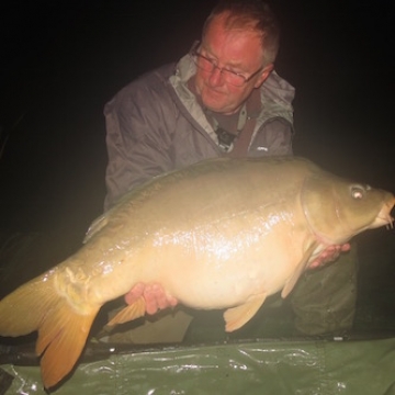 Carp (33lbs 8oz ) caught by Paul Cooper at  France.