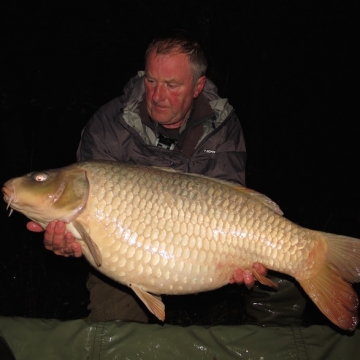 Carp (33lbs 0oz ) caught by Paul Cooper at  France.