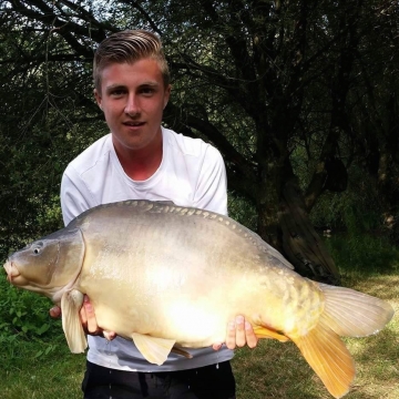 Carp (33lbs 0oz ) caught by Liam Carpenter at  France.