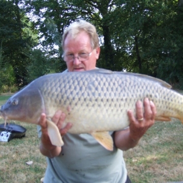 Carp (34lbs 11oz ) caught by Phil Palmer at  France.