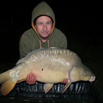 Carp (34lbs 13oz ) caught by Cliff Lawton at  France.