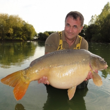 Carp (34lbs 0oz ) caught by Philip Anderson at  France.