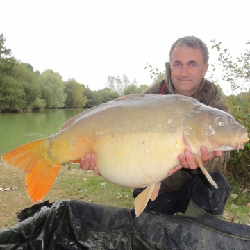 Carp (34lbs 0oz ) caught by Philip Anderson at  France.