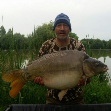 Carp (35lbs 0oz ) caught by Dean Johnson at  France.