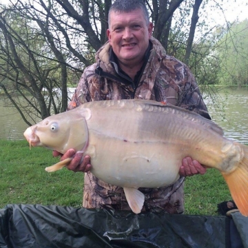 Carp (36lbs 0oz ) caught by Andy Faith at  France.