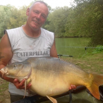 Carp (37lbs 1oz ) caught by Jezz Bailey at  France.