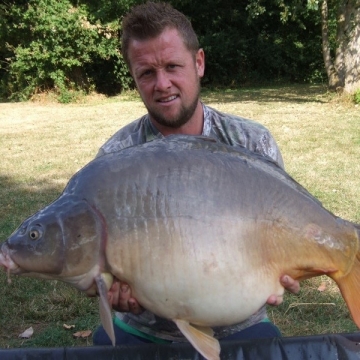 Carp (37lbs 0oz ) caught by Darren Palmer at  France.