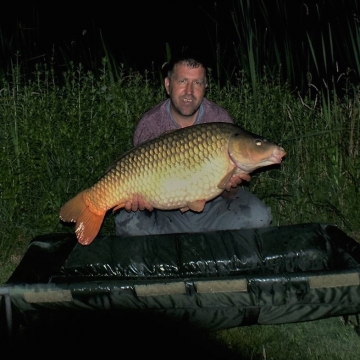 Carp (37lbs 0oz ) caught by Stuart Carpenter at  France.