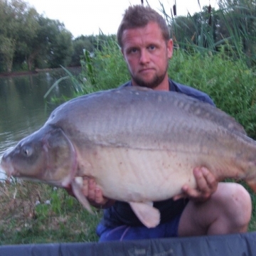 Carp (37lbs 0oz ) caught by Darren Palmer at  France.