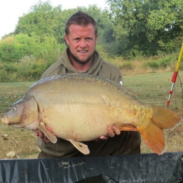 Carp (38lbs 13oz ) caught by Darren Palmer at  France.