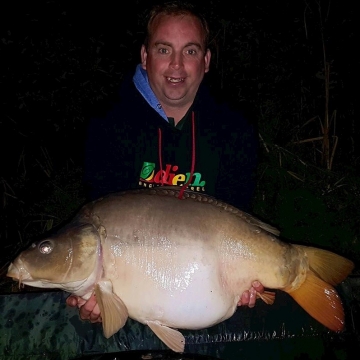 Carp (38lbs 0oz ) caught by Darren Lee Cooper (PB) at  France.