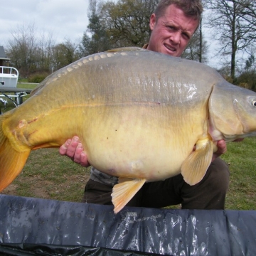 Carp (39lbs 8oz ) caught by Darren Palmer at  France.