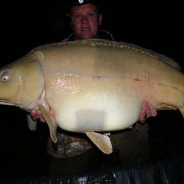 Carp (39lbs 0oz ) caught by Darren Palmer at  France.