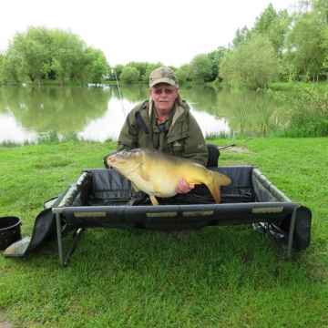 Carp (40lbs 12oz ) caught by Paul Shaw at  France.