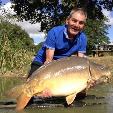 Carp (40lbs 8oz ) caught by Bob Carey at  France.