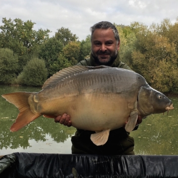 Carp (42lbs 0oz ) caught by Dave Sellars (PB) at  France.