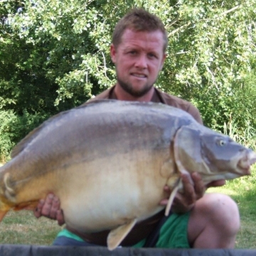 Carp (43lbs 7oz ) caught by Darren Palmer at  France.