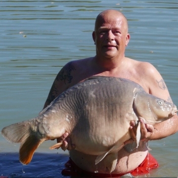 Carp (44lbs 0oz ) caught by Minne de Swart at  France.