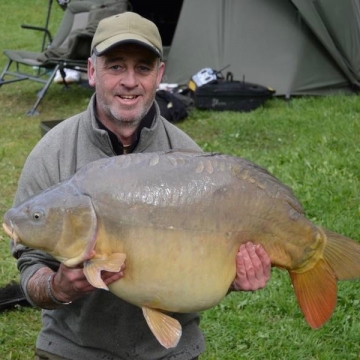 Carp (44lbs 0oz ) caught by Gilly Moore at  France.