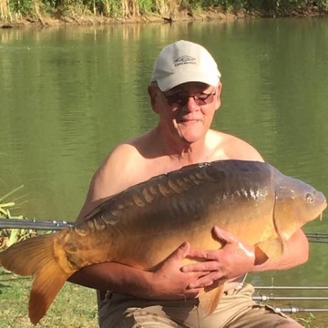 Carp (46lbs 4oz ) caught by Brian Latheron at  France.