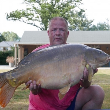 Carp (46lbs 7oz ) caught by Minne de Swart at  France.