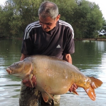 Carp (47lbs 4oz ) caught by Bob Carey (PB) at  France.