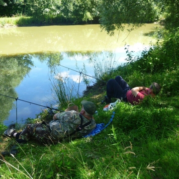 Carp (0lbs 0oz ) caught by Dave and Carl at  France.