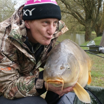 Carp (0lbs 0oz ) caught by Graham Burn at  France.