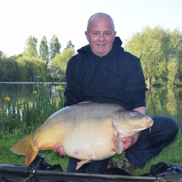 Carp (41lbs 0oz ) caught by Ian Carter at  France.