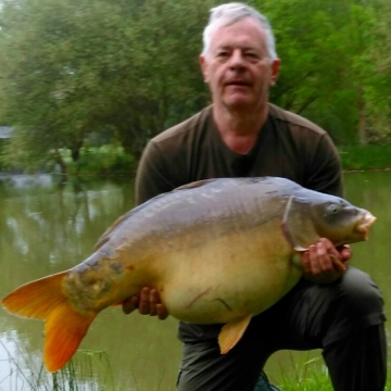 Carp (33lbs 12oz ) caught by Phil Calladine at  France.