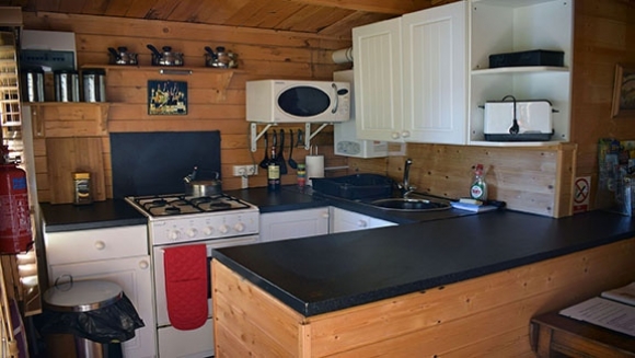Barbret Lake accommodation - kitchen