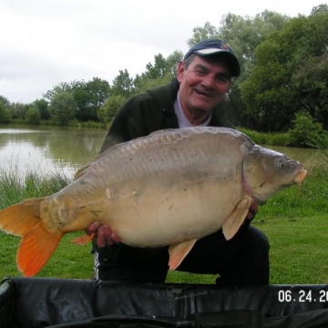                                             Bob Carey: Carp 33lbs 0oz
                                    