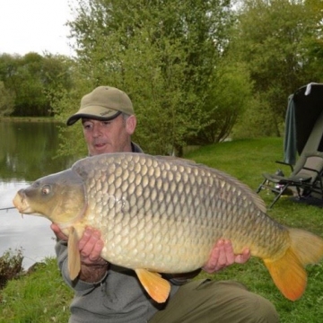 Carp (27lbs 0oz ) caught by Gilly Moore at  France.