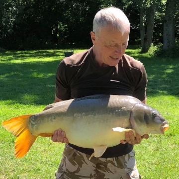Carp (27lbs 0oz ) caught by Neil Middleditch at  France.