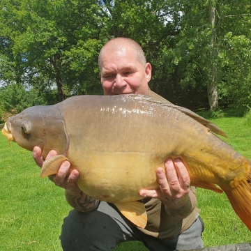Carp (28lbs 0oz ) caught by Philip Moore at  France.