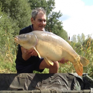 Carp (28lbs 0oz ) caught by Bob Osborne-Carey at  France.