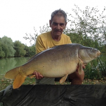 Carp (29lbs 0oz ) caught by Bob Osborne-Carey at  France.