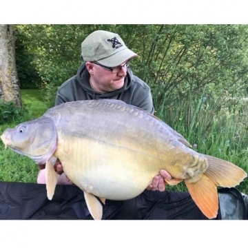 Carp (30lbs 12oz ) caught by Jeff Gibson at  France.