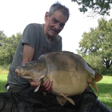 Carp (31lbs 11oz ) caught by Bob Carey at  France.