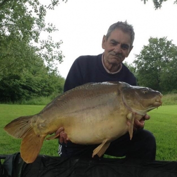 Carp (31lbs 12oz ) caught by Bob Osborne-Carey at  France.