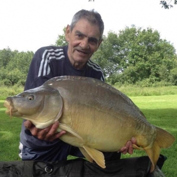 Carp (31lbs 2oz ) caught by Bob Osborne-Carey at  France.